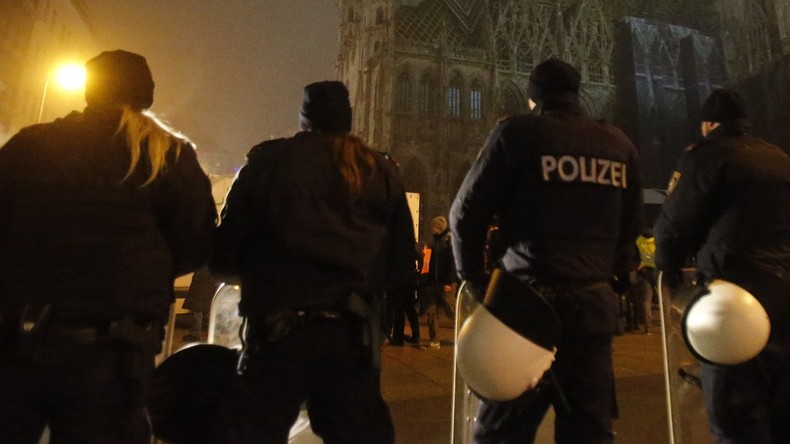 Messer-Attacke in Wien: Mehrere Personen verletzt