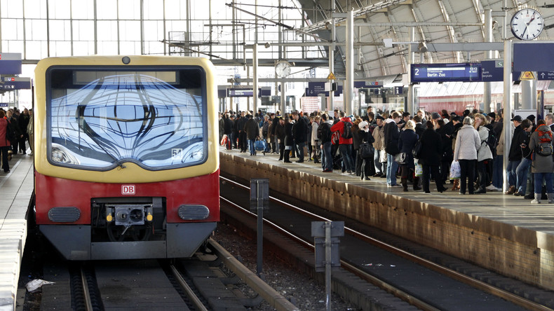 Sauber bleiben: Fahrgäste können Verschmutzungen in S-Bahn in ganz Berlin via WhatsApp melden
