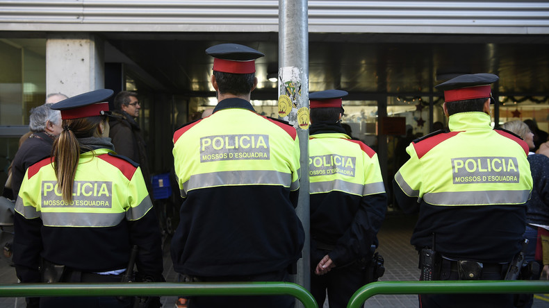 Unterlagen nur auf Spanisch ausgefüllt: Katalonische Polizei suspendiert Mitarbeiter