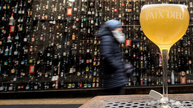 Belgische Bar will Touristen mit Alarmsystem Diebstahl von Biergläsern abgewöhnen 