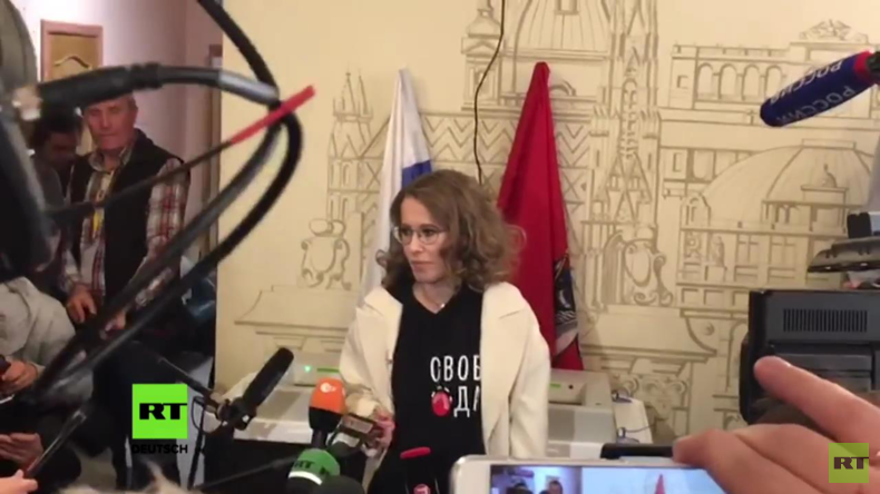 Kandidatin der Partei Graschdanskaja Iniziatiwa: Xenija Sobtschak gibt ihre Stimme ab (Video)