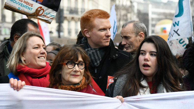LIVE: Arbeiter und Studenten demonstrieren in Paris gegen Macrons Reformen