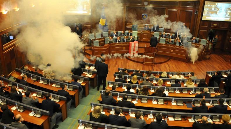 Kosovo: Opposition setzt Tränengas im Parlament ein