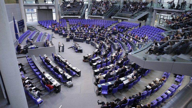 Bundestag stimmt für Truppenaufstockung in Afghanistan und Ausweitung der Anti-IS-Mission im Irak
