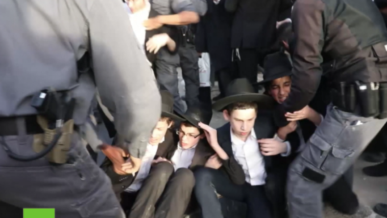Israel: Polizei räumt brutal Protest von orthodoxen Juden gegen Einziehung zur Armee