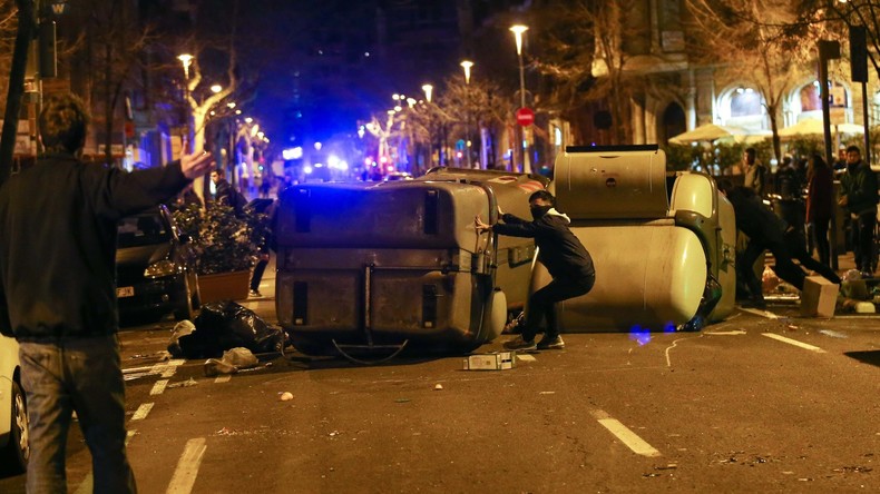Proteste gegen Festnahme Puigdemonts - mindestens hundert Verletzte