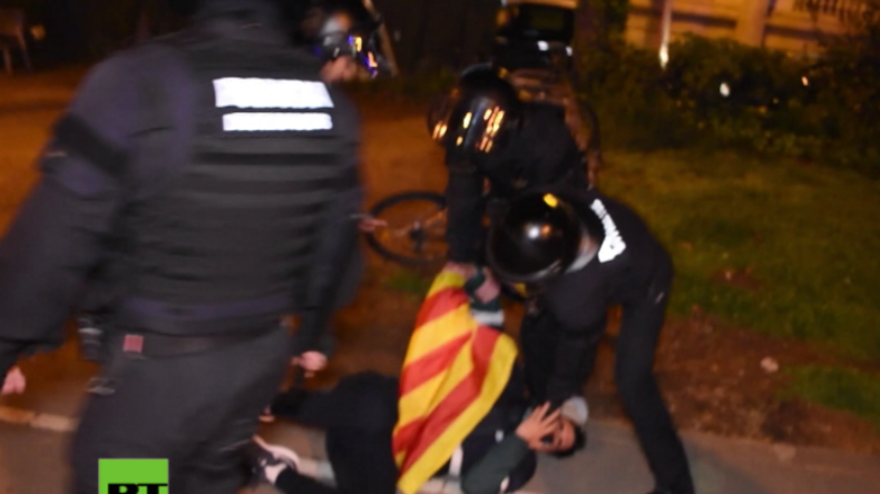 Nach Inhaftierung von Puigdemont in Deutschland: Wieder Zusammenstöße in Barcelona