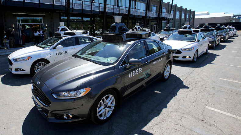 Uber stellt nach tödlichem Unfall Testfahrten von Roboterwagen in Kalifornien ein 