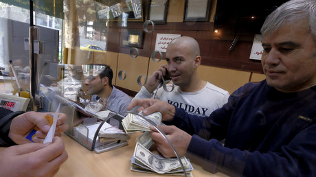 "Marktschwankungen entgegenwirken": Iran stoppt Handel mit US-Dollar