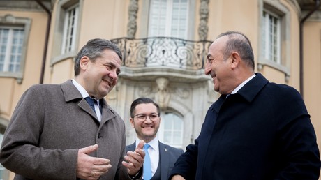 Çavuşoglu in Berlin: Türkischer Außenminister wünscht sich eine Entschärfung deutscher Reisehinweise
