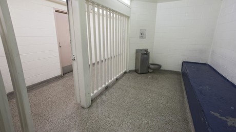 Was weißt du schon von Ausdauer: Mutmaßlicher Drogenhändler hält 47-tägigen "Toiletten-Streik" aus