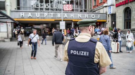Polizist aus Bayern geht zum Zahnarzt und nimmt Einbrecher fest