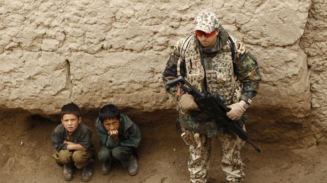 Bundeswehr-Offiziere in der Kita - Zwischen gesellschaftlichem Engagement und Militarisierung