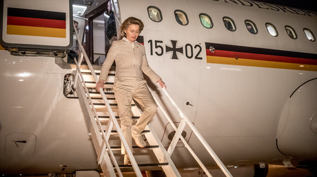 Verteidigungsministerin Ursula von der Leyen besucht Soldaten in Afghanistan