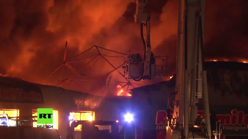 Russland: Feuerwehr löscht Brand in riesigem Spielzeugladen - keine Verletzten