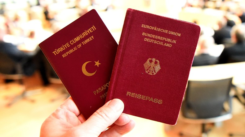 Doppelte Staatsbürgerschaft: Innenminister Seehofer will Dschihadisten deutschen Pass entziehen 