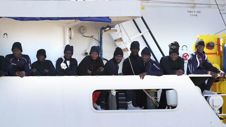 Migranten mit Schnellbooten nach Italien gebracht - Schlepper festgenommen