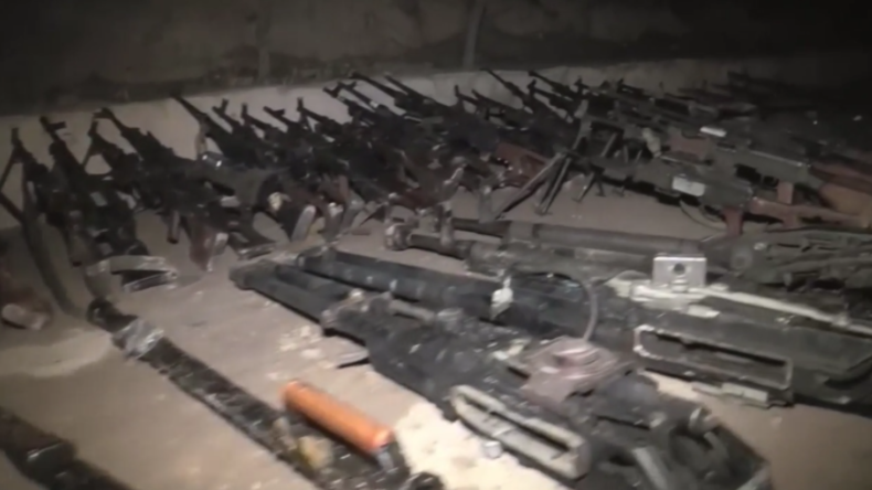 Syrien: Russland veröffentlicht Video von beschlagnahmten Waffen der Islamisten aus Duma 