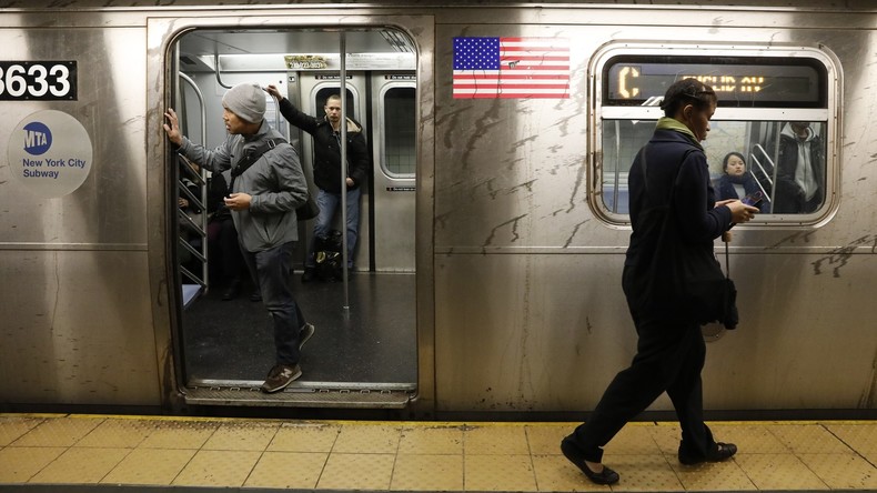Wie aus Eimern: New Yorker U-Bahn überschwemmt, Augenzeugen veröffentlichen Bilder