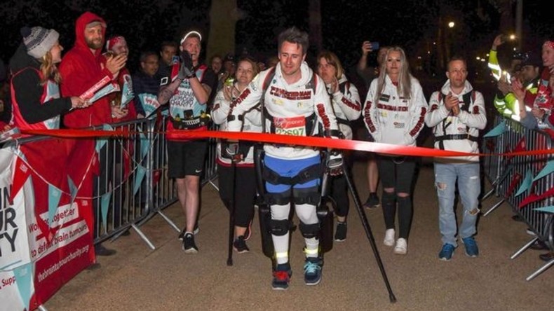"Alles ist möglich": Erster Gelähmter bewältigt London-Marathon im Exoskelett