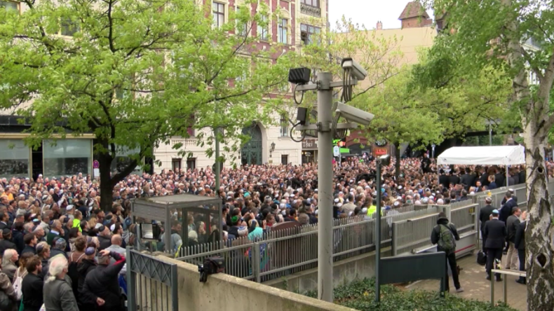 "Es wird zunehmend unangenehm für Juden in Berlin" - 2.000 Menschen tragen aus Protest Kippa 