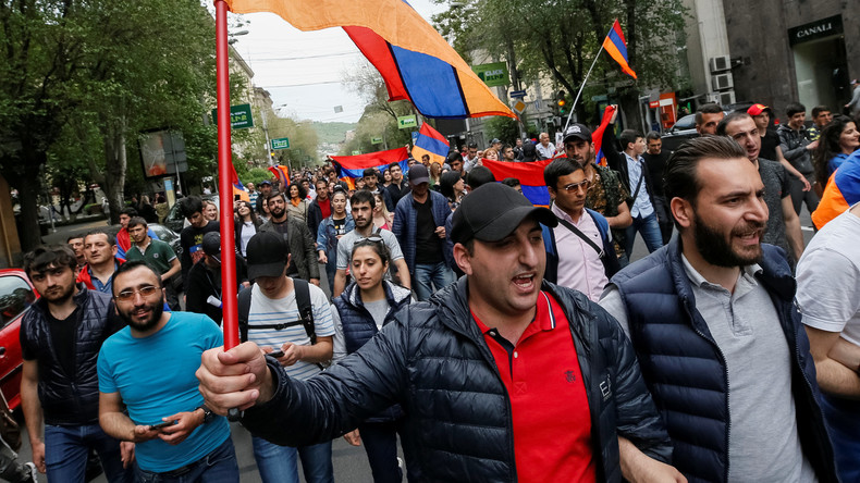 Armenischer Protestführer Paschinjan als einziger Bewerber um den Premierposten nominiert