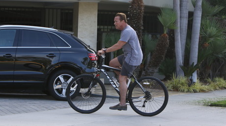 Arnold Schwarzenegger verlässt Krankenhaus