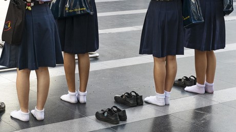 1.400 Schüler etablierten Internats hinterfragen Geschlechtsidentität - Röcke für Jungen erlaubt