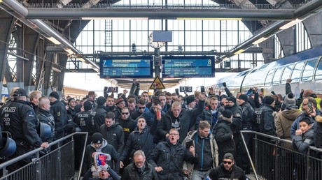 Polizei kontrolliert nach gemeldetem Sexualdelikt 750 Fußballfans