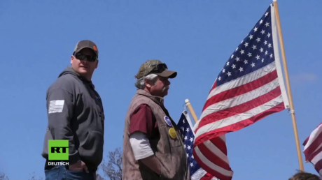 USA: Hunderte Menschen demonstrieren gegen Waffenkontrolle