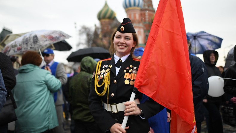 "Arbeit, Frieden, 1. Mai": Feierlichkeiten zum Tag der Arbeit auf dem Roten Platz in Moskau