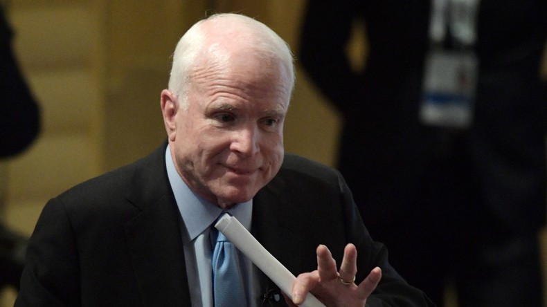 Älter, aber nicht weiser – McCain fordert in neuem Buch Cyberangriffe gegen Russland