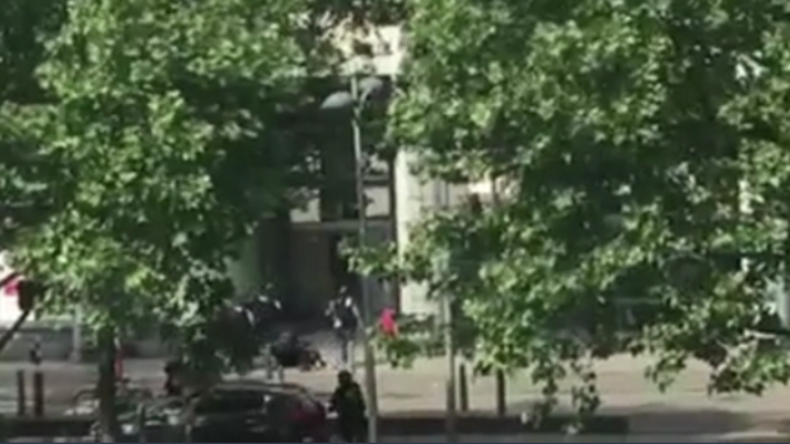 Exklusiv: Video zeigt Moment, in dem Polizei mutmaßlichen Attentäter von Lüttich erschießt