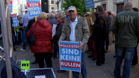 Deutschland: AfD-Kundgebung zur Unterstützung der Polizei nach Erschießung von Flüchtling