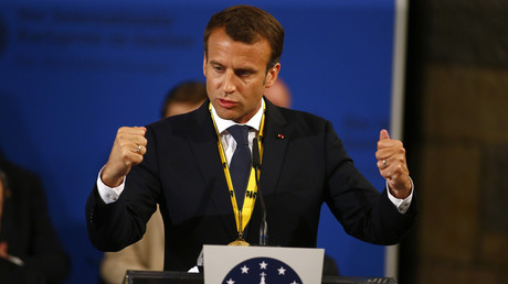 Karlspreis: Macron attackiert Merkels Europakurs und fordert noch mehr Geld für die EU