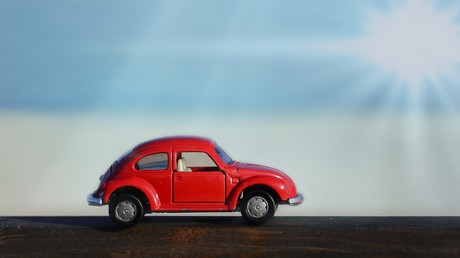 Neunjähriger fährt nachts mit Auto zur Kirmes