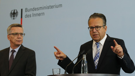 Scharfe Kritik des BAMF-Personalrats an Ex-Chef: "Asyl-Entscheidungen wie am Fließband"