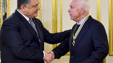 Der White-Collar-Kriminelle John McCain: Glücksspiel-Junkie und Terroristen-Freund (Teil 2)