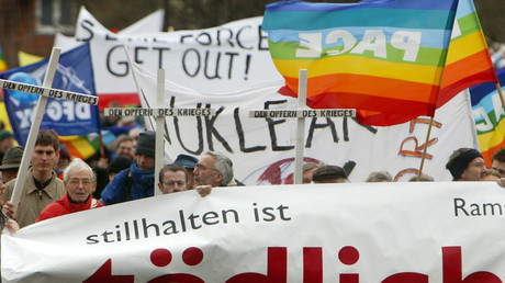 LIVE: "Stopp Air Base Ramstein" - Proteste vor US-Luftwaffenstützpunkt (Video)