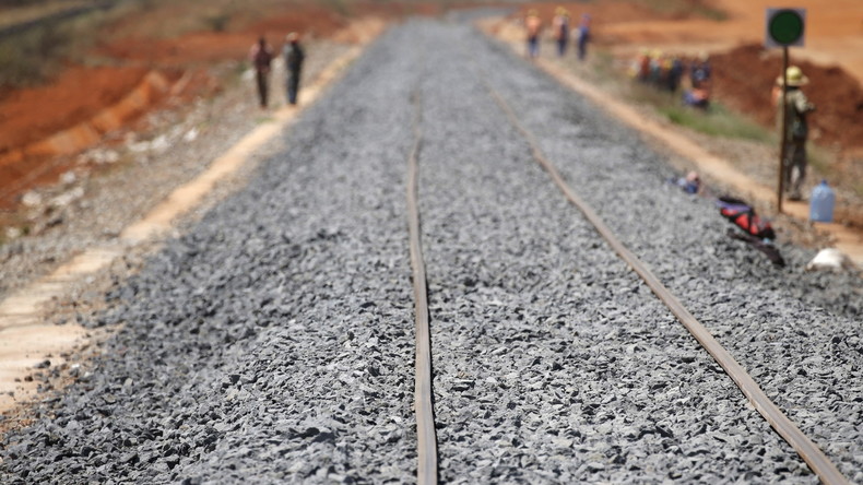 "Faulheit" oder "Rassismus"? Kontroverse um chinesisches Eisenbahnprojekt in Kenia 