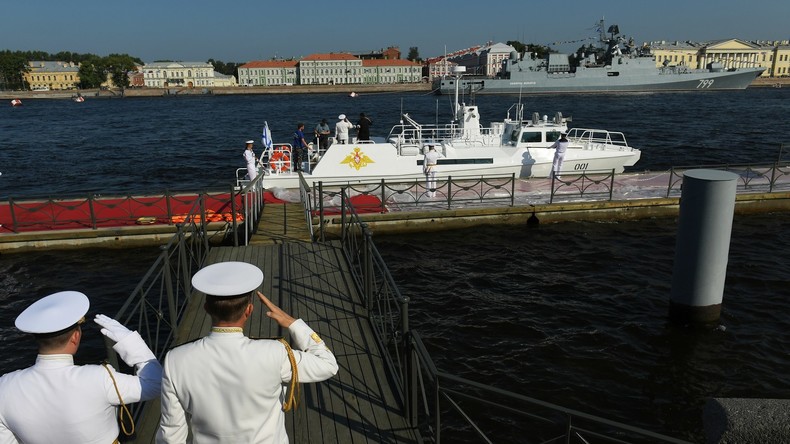 LIVE: Tag der Marine in Sankt Petersburg