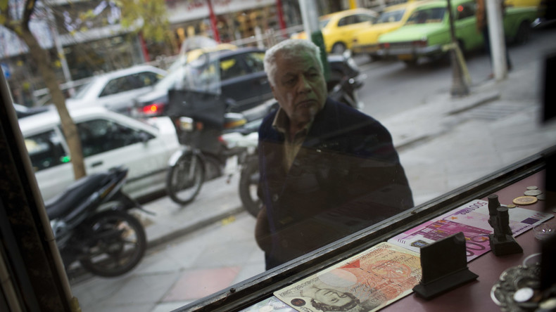 Noch vor neuen US-Sanktionen: Rekordverfall der iranischen Währung im Stundentakt 
