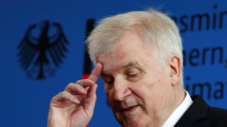 Live: Heimatminister Seehofer stellt Verfassungsschutzbericht 2017 vor