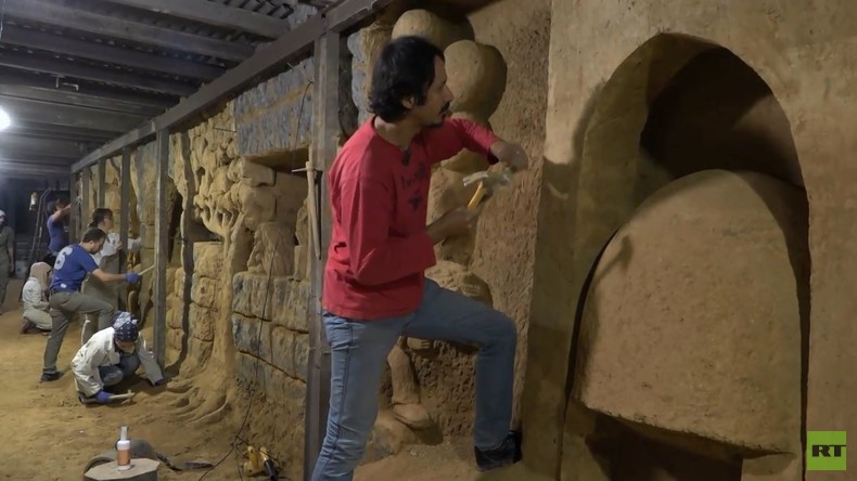 Bildhauer verzaubern Wände unterirdischer Tunnel in befreiter syrischer Stadt