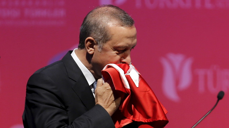 Erdoğan droht USA: "Angriff auf unsere Wirtschaft ist wie Angriff auf unsere Flagge"