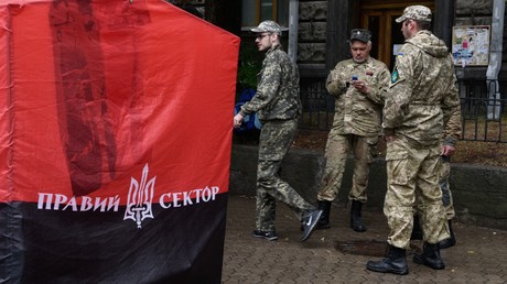 Ukrainische Nationalisten nehmen orthodoxe Kirche ein und verprügeln Kirchgänger