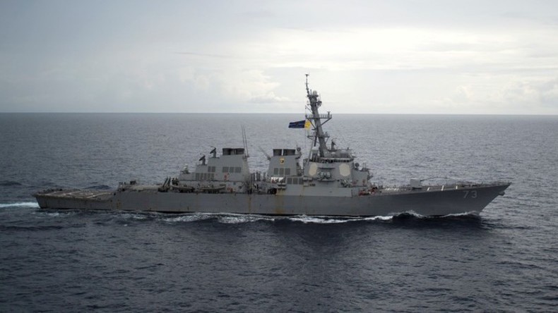 Zum Manövrieren gezwungen: Chinesischer Zerstörer verjagt US-Kriegsschiff im Südchinesischen Meer