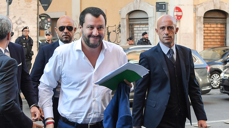 Migrationskrise und Streit mit Deutschland: Salvini droht mit Schließung von Flughäfen (Video)