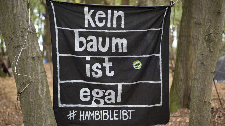 Polizei räumt Protestcamp von Braunkohlegegnern am Hambacher Forst 
