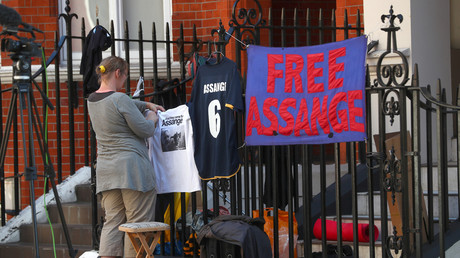 Ecuador hebt Kommunikationssperre für Assange teilweise auf